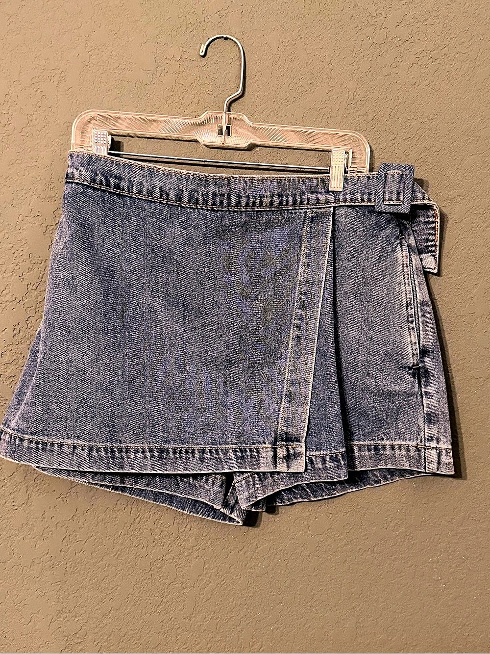 Blank Skort Slanted Front Denim Skort in Blue Size Large NWT
